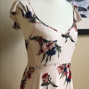 Lulu's Dresses - Lulus cute floral dress Lulu's Dresses - Lulus cute floral dress